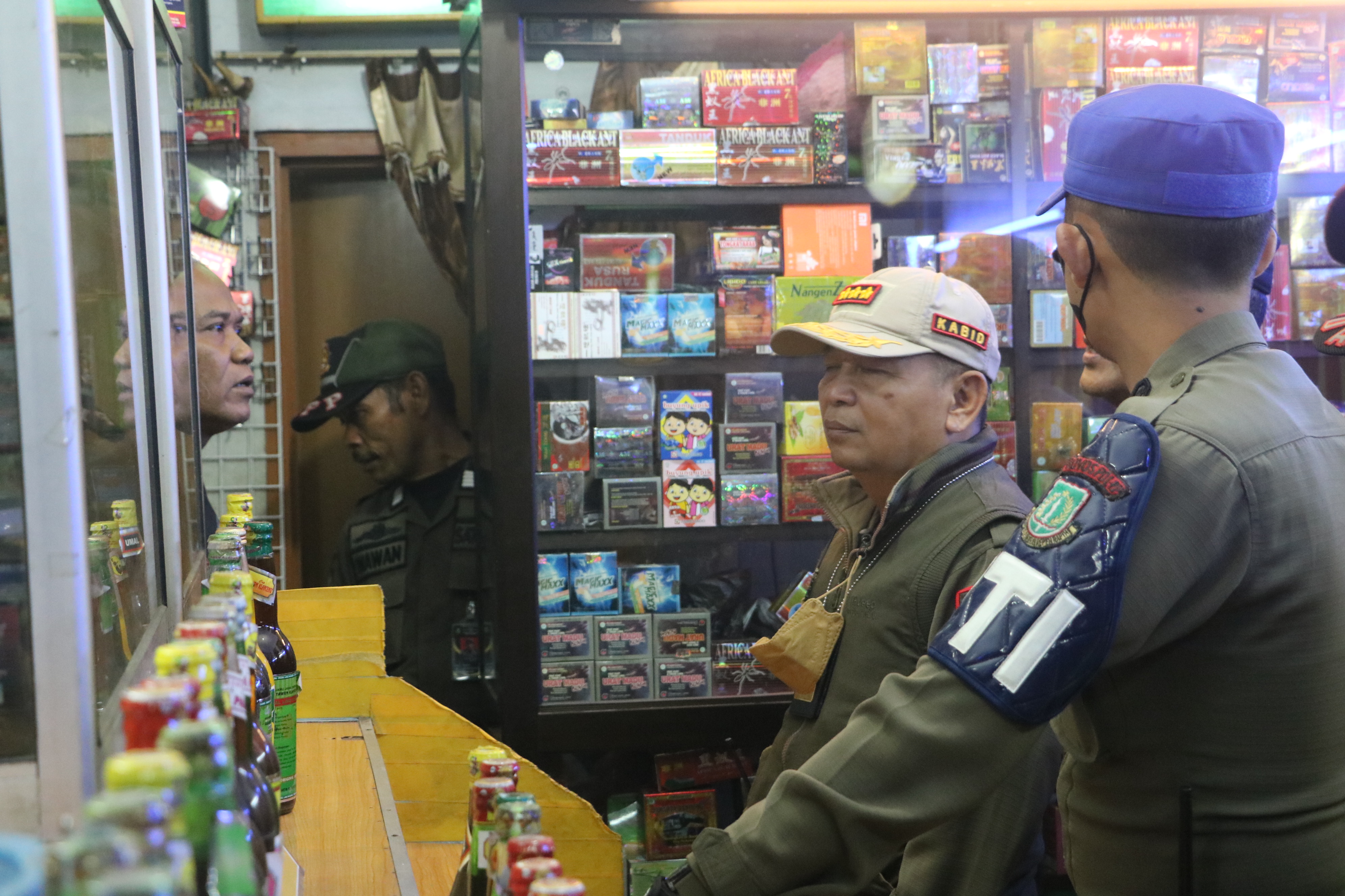 Pengecekan Warung: Razia Miras untuk Cegah Peredaran Miras Ilegal